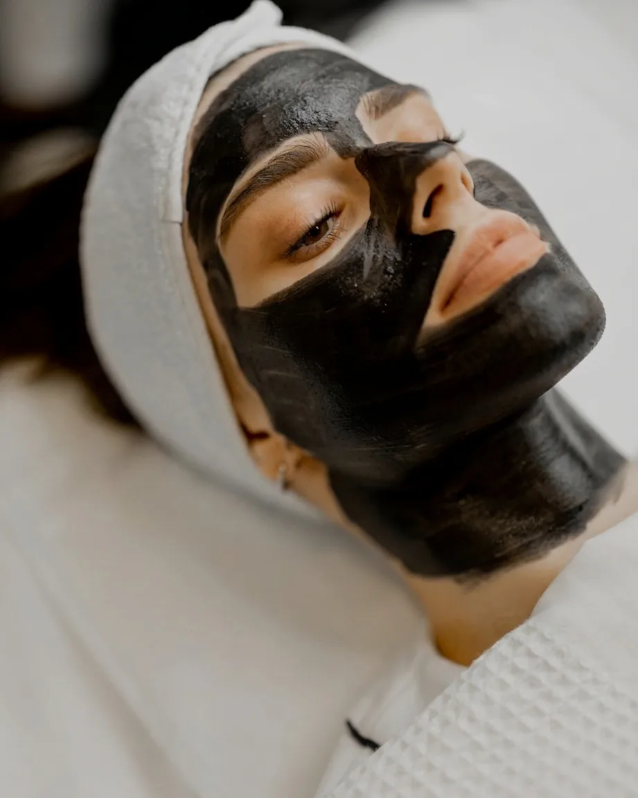 Carbon Peeling (Hollywood Peel)